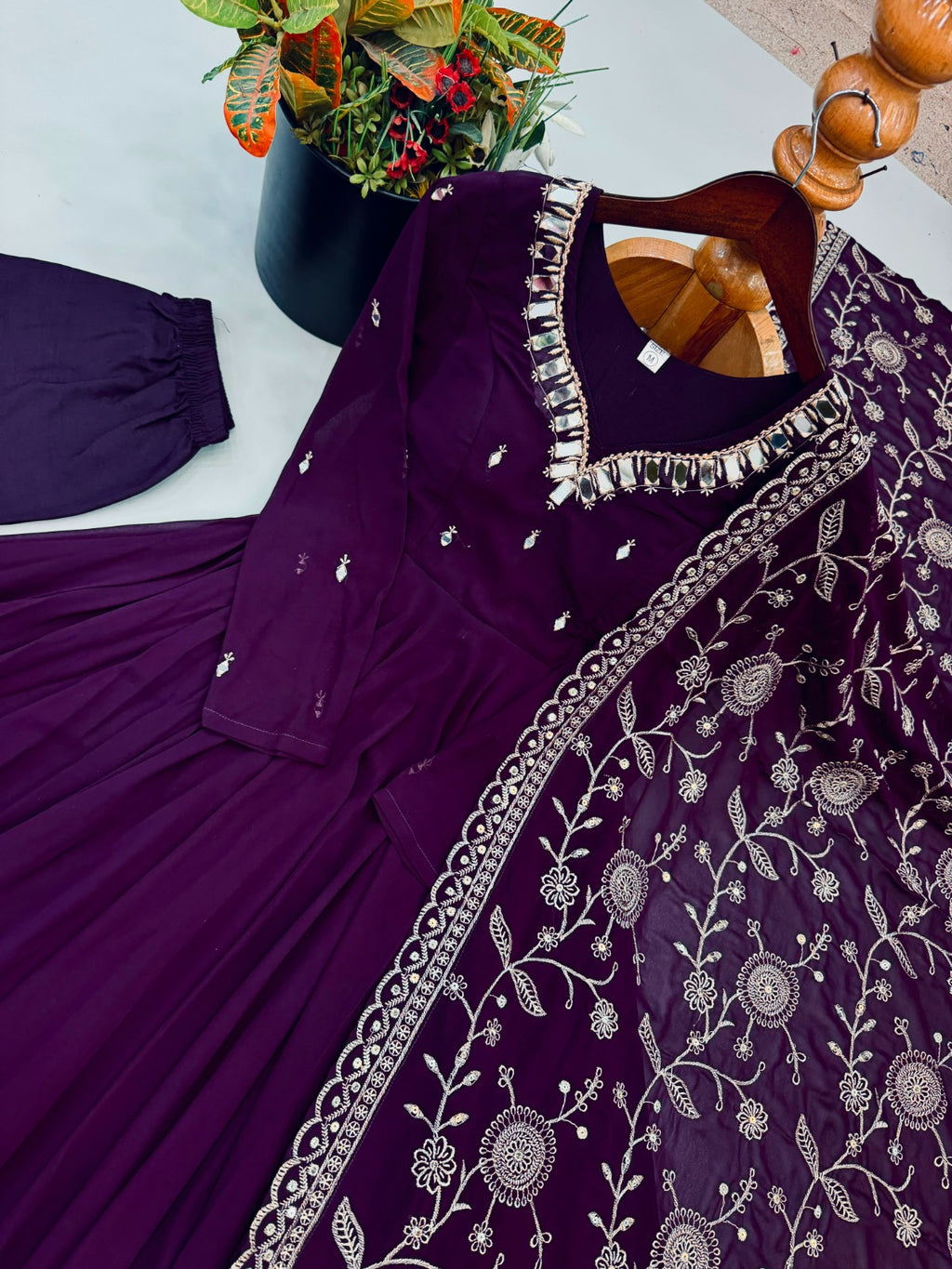 Mirror Mehfil — The 7-Meter Royal Anarkali