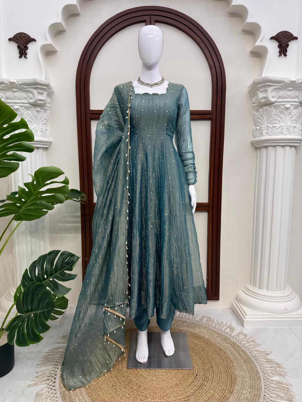 Salsa silk suit