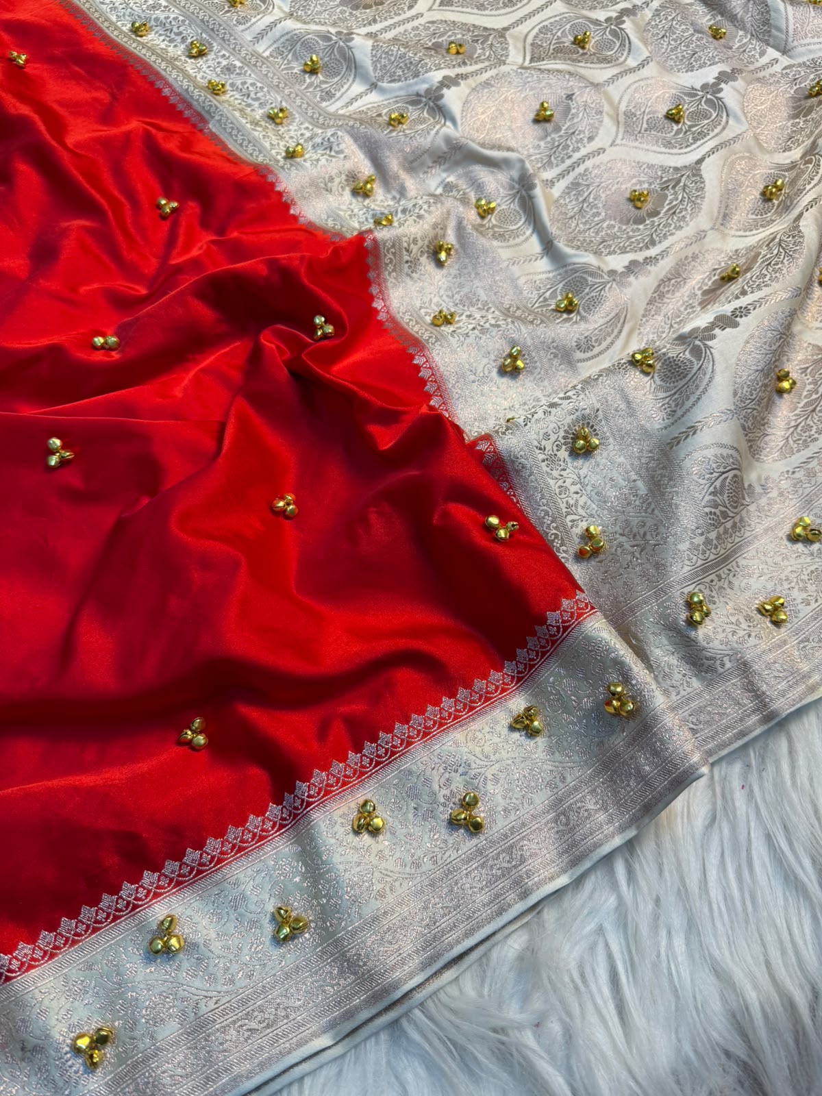 GHUNGRU GLOW